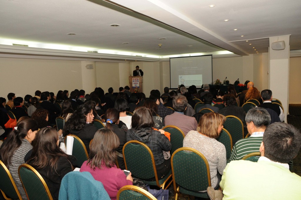 Imagen del auditorio durante la charla del Dr. Caraballo.